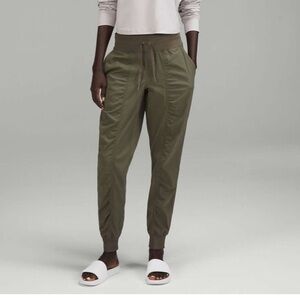 Lululemon Dance Studio Mid-Rise Jogger | Size 12